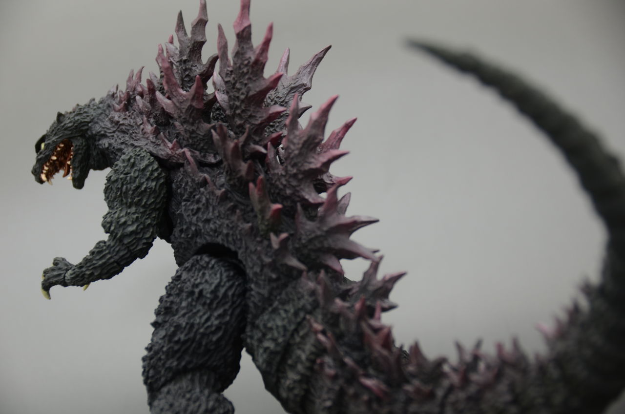 S.H.MonsterArts ゴジラ2000ミレニアム レビュー : 貧乏人の玩具生活