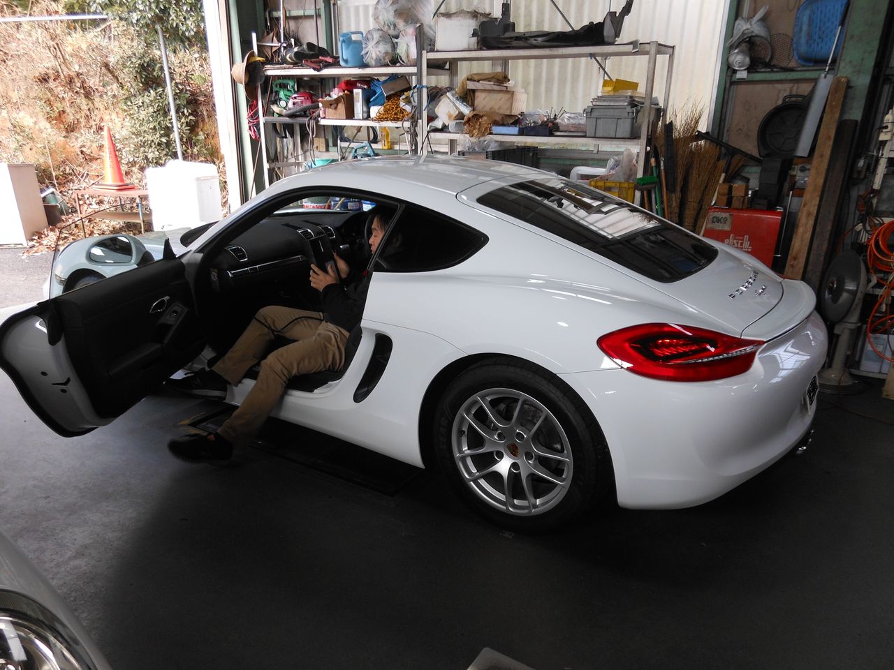 ポルシェ ９８１ケイマン オイル交換で入庫 鶴田の部屋ブログ