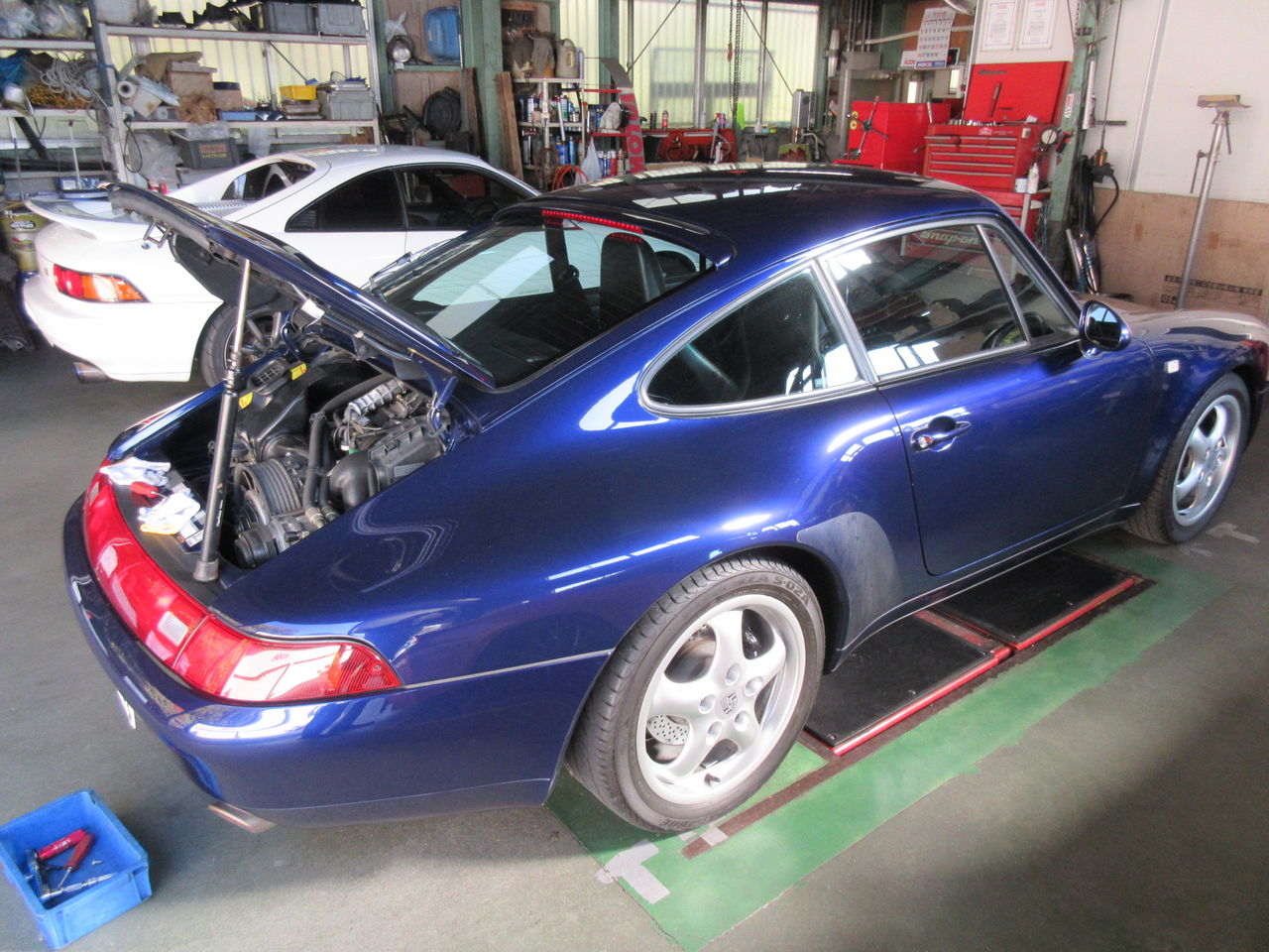 ポルシェ993カレラ フードダンパー前後取り付け！ : 鶴田の部屋ブログ