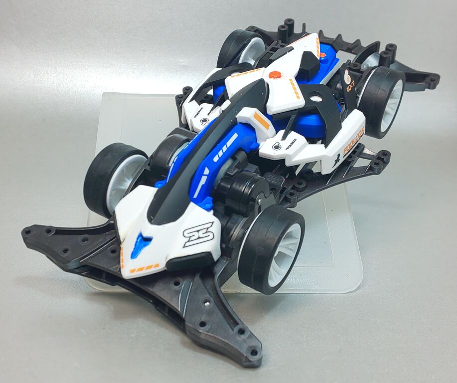 ★最終価格　ミニ四駆　マッハフレーム　黒×白×青×銀　完成品　強化白　純正のみ Amazon | ミニ四駆完成品マッハフレームFMA フルカスタム塗装
