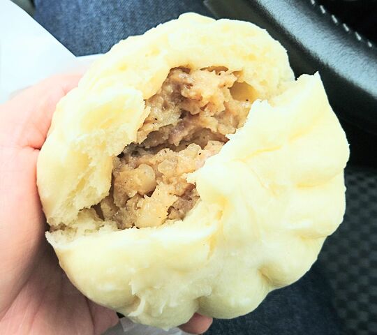 セブンイレブン 中華まん 大入り豚まん 豚肩ロースのうま味が感じられる肉まん ツチノコ ライフ
