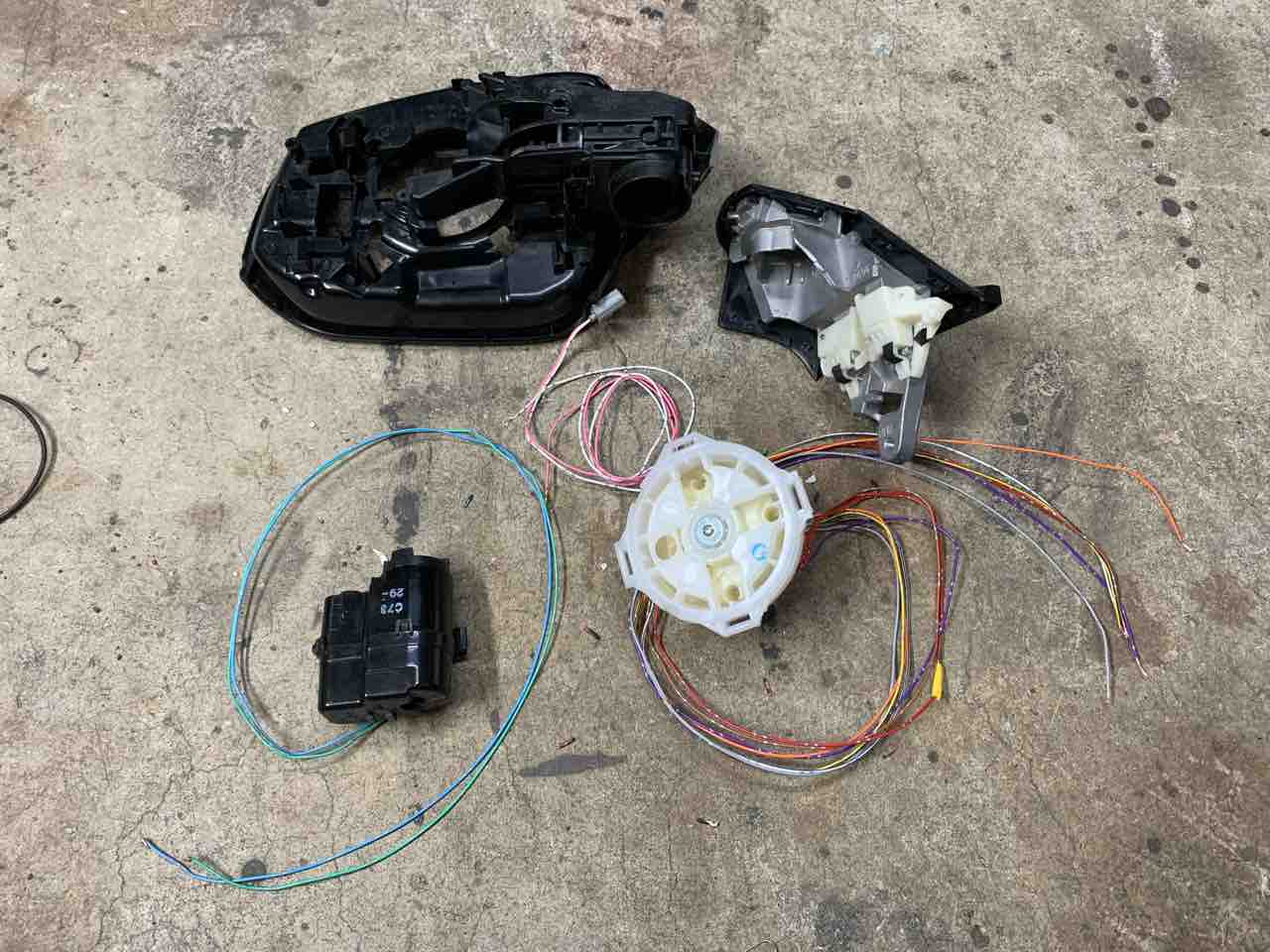 スペイシー125ストライカー Jf02 リトラクタブルヘッドライト修理 シャッターfの中から