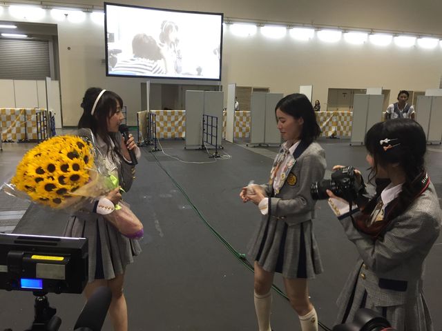 お疲れなちゃん 松井玲奈の最後の握手会で挨拶をする玲奈を見守る珠理奈と高柳明音 関連写真レポまとめ じゅりまとめ Ske48松井 珠理奈関連まとめサイト お疲れなちゃん 松井玲奈の最後の握手会で挨拶をする玲奈を見守る珠理奈と高柳明音 関連写真レポまとめ じゅりまとめ Ske48松井 珠理奈関連まとめサイト