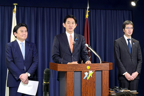 年収300万円上限に給付 新制度案