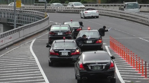 高市総理車列の高速合流