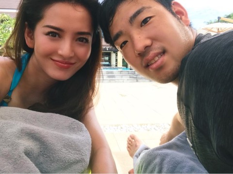 菊池雄星 レッドカーペットショーでの家族写真 キャミタイトドレスの瑠美夫人が えちえち と話題www 情報てんこもりチャンネル 菊池雄星 レッドカーペットショーでの家族写真 キャミタイトドレスの瑠美夫人が えちえち と話題www 情報てんこもりチャンネル