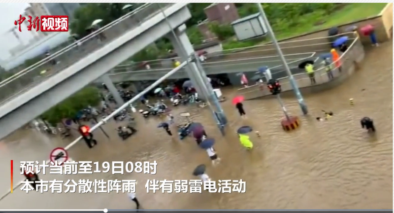 北京沈没 １０００年に１度 の大雨 １７日からの３日間でほぼ１年分の雨が降った計算 一部の町は深さ約２メートルの水で覆われる 動画を見たら納得します 情報てんこもりチャンネル