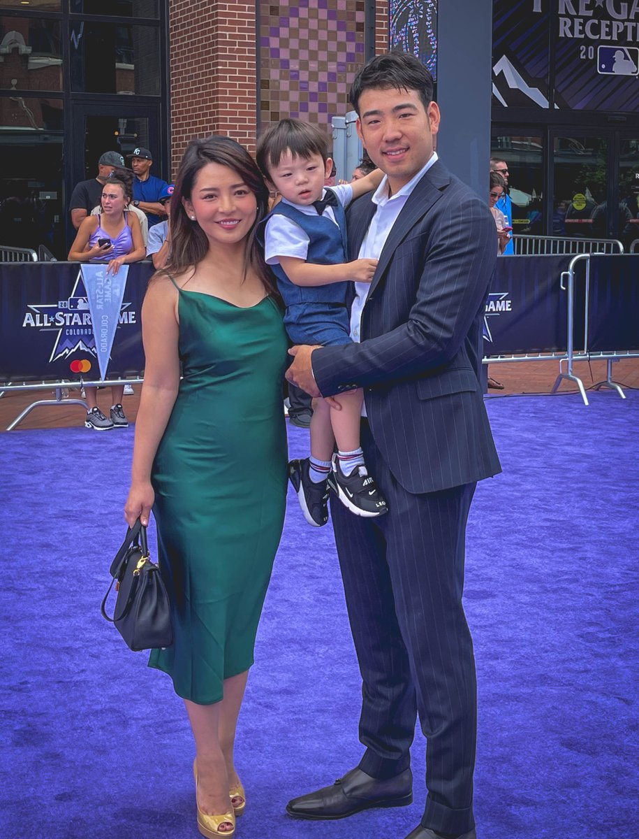 菊池雄星 レッドカーペットショーでの家族写真 キャミタイトドレスの瑠美夫人が えちえち と話題www 情報てんこもりチャンネル 菊池雄星 レッドカーペットショーでの家族写真 キャミタイトドレスの瑠美夫人が えちえち と話題www 情報てんこもりチャンネル