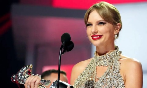 Taylor-Swift-Jeff-Kravtitz-copy-1000x600-1
