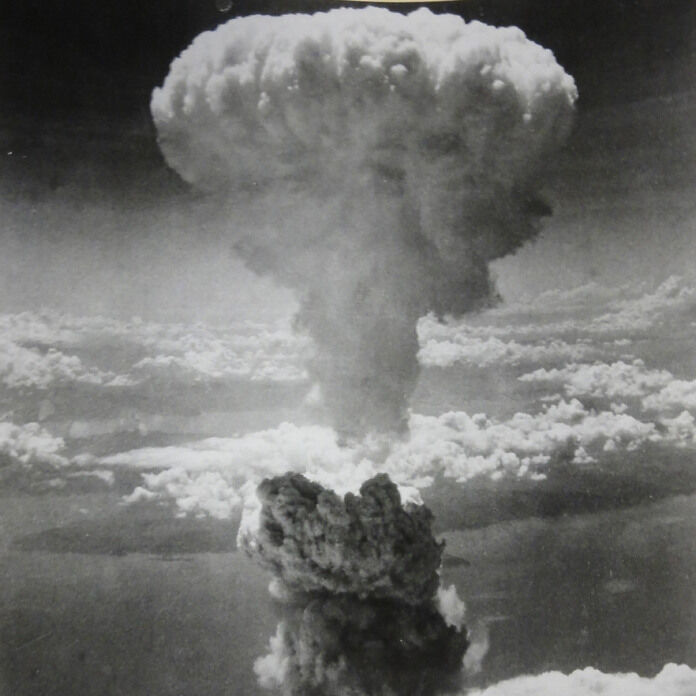 画像 原爆のきのこ雲 カラー化したものがネットで話題 Aiと人力で写真を色付け 情報てんこもりチャンネル