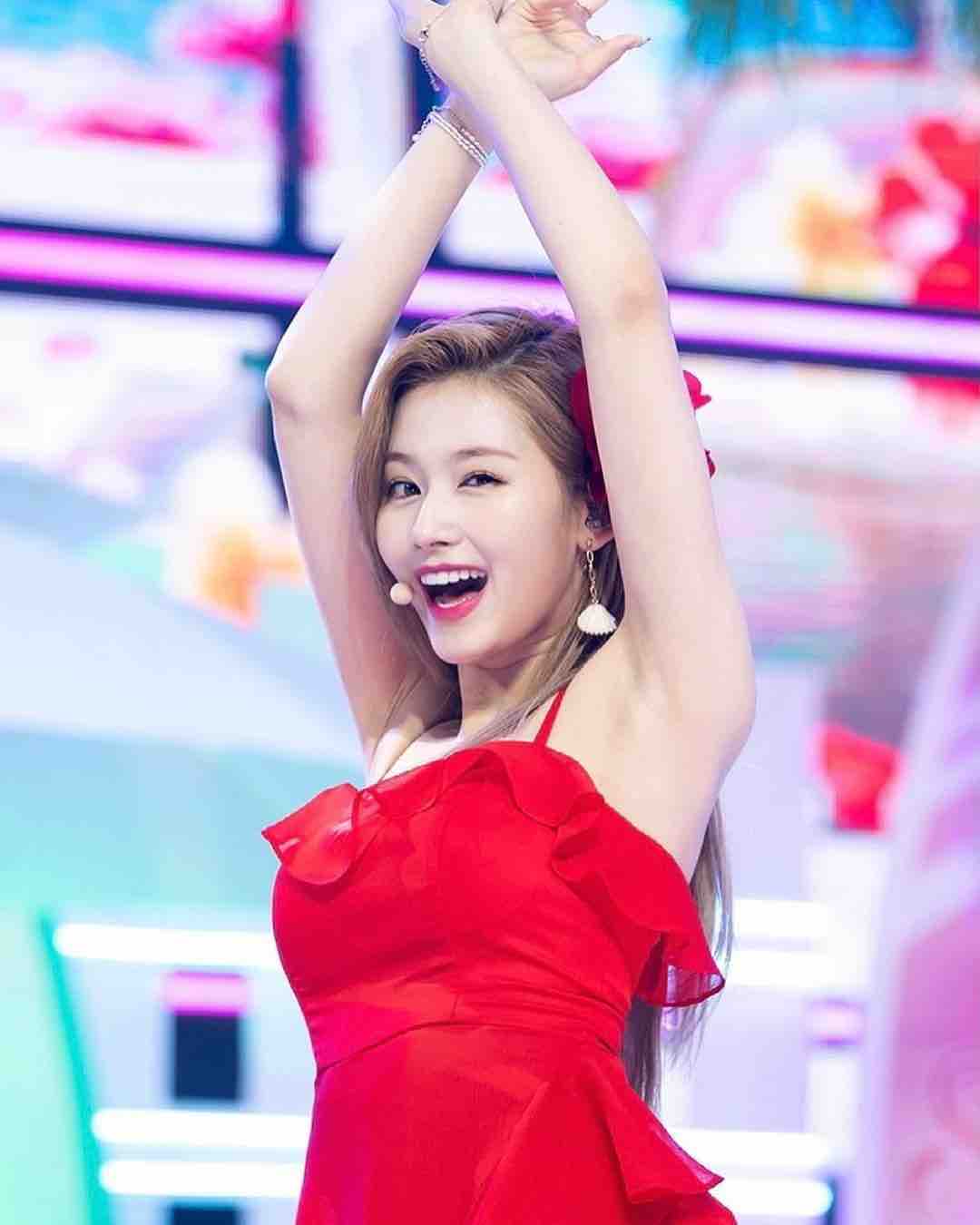 TWICE】 SANA サナ エロ かわいい セクシー 露出 抜ける 胸 おっぱい 乳首 ポロリ 太もも 脚 脇 谷間 画像まとめ : K-POP  TWICE Sexy エロ まとめ