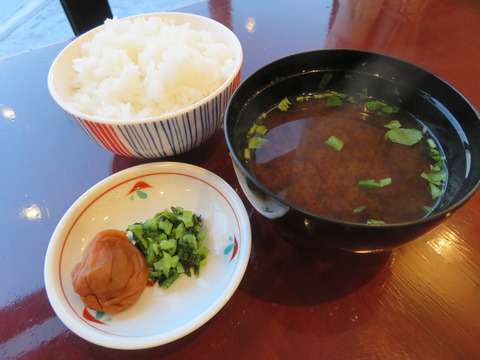 白飯 漬物 赤出汁