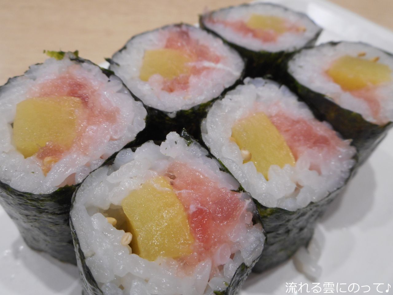 日本初の流れ鮨 流れる雲にのって