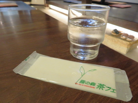 お水とおしぼり