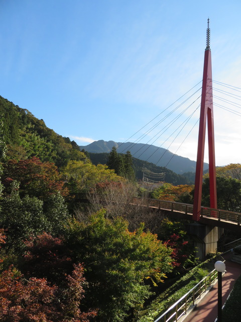 駐車場と繋がる橋