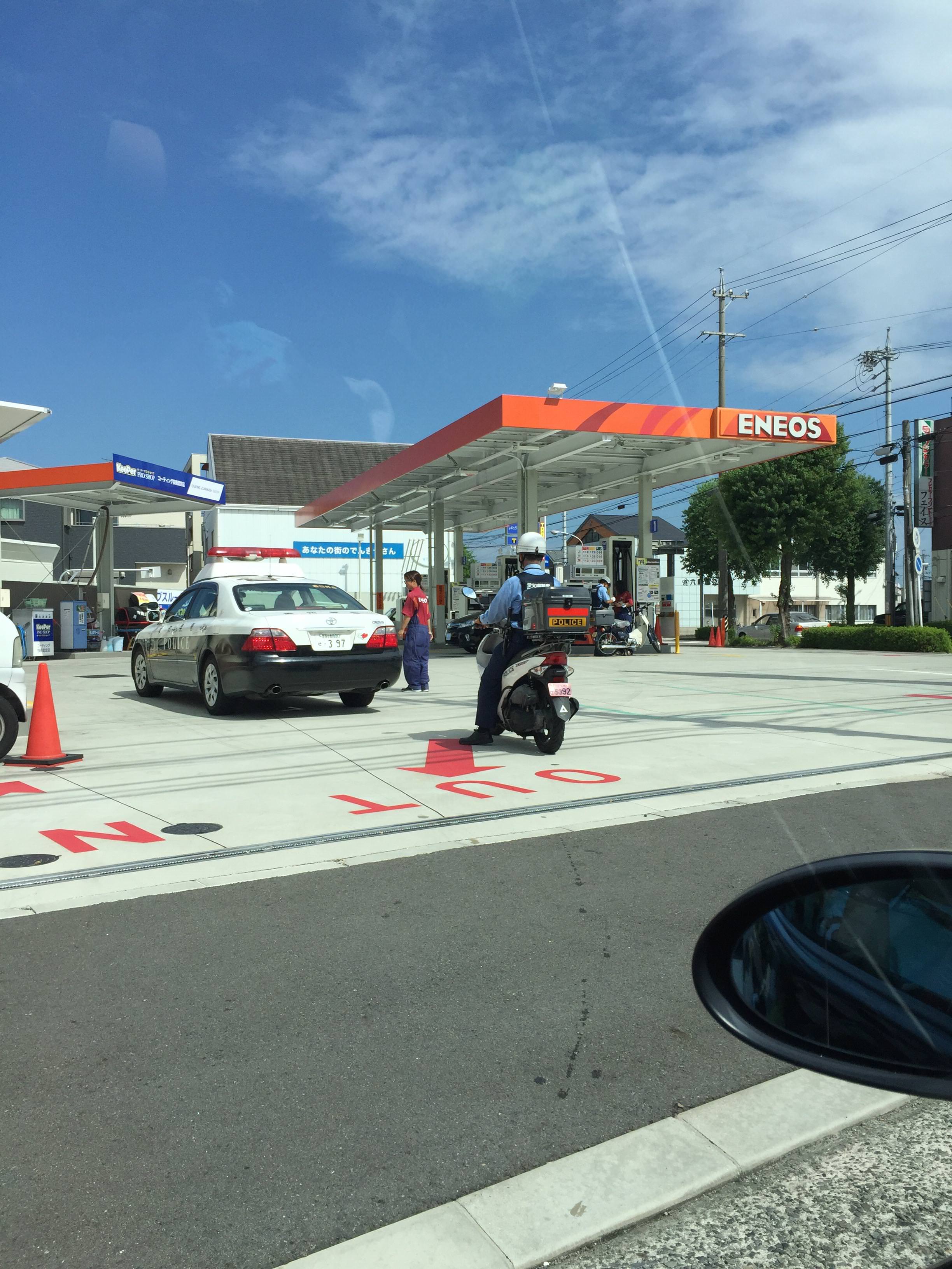 パトカーがガソリンスタンドでガソリン入れてたｗｗｗｗｗｗｗｗｗ のりもん