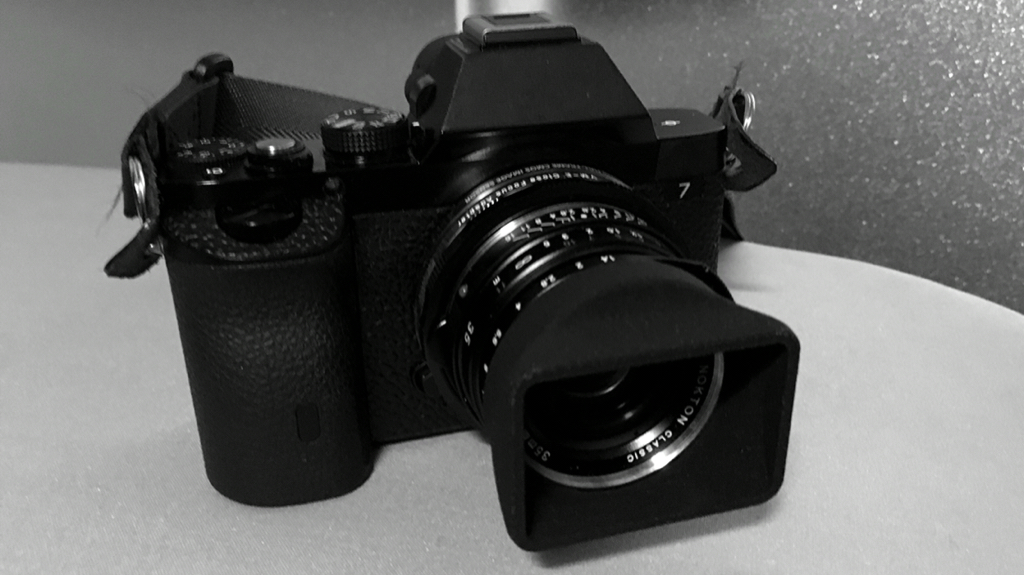 Voigtlander NOKTON classic 40mm F1.4+フード Voigtlander NOKTON classic 40mm F1.4+フード