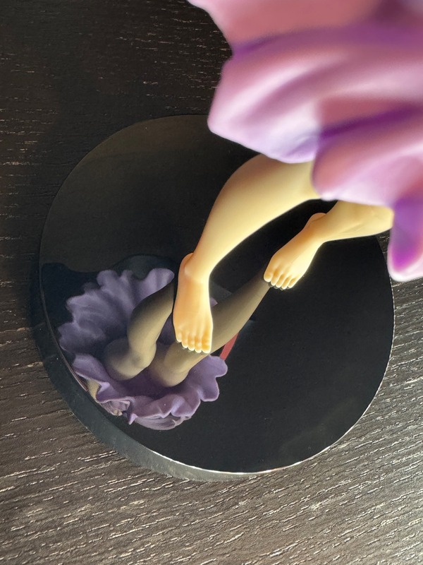 【画像】 「フィギュアのパンツが反射で写るまで台座を研磨する」猛者が発見される