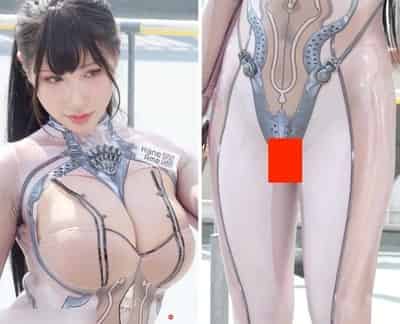 日本のコミケに参加した「神乳すぎる海外レイヤー」、マ○コの割れ目までアップで撮られる…