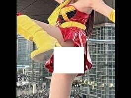 かえるちゃんが冬のコミケでパ●チラ事故