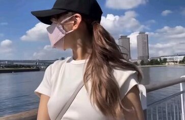 【露出】 女youtuber、乳首を見せて街を練り歩いて１００万再生ｗｗｗｗ