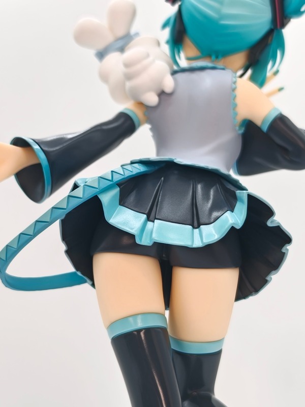 【画像】美少女フィギュアのパンツを見ることで生を実感できる