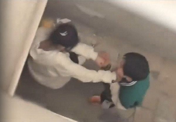 【動画】男子中学生、登校中「この女子中学生」を見て性に目覚めてしまう…