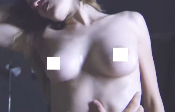 【動画】神乳女優、映画のセ○クスシーンで乳首舐められすぎてテカテカに光ってしまうｗｗｗ