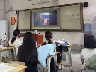 【ガチ動画】女子中学生が性教育の授業で ”騎乗位セ○クス” の勉強、反応がリアルすぎるwwww