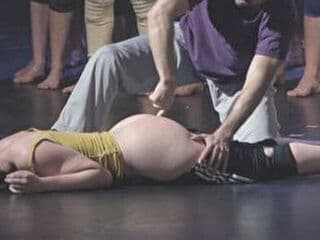 【動画】若手女優、舞台で手マンされる。ドラマ出るにはここまでしなきゃいけないのか…