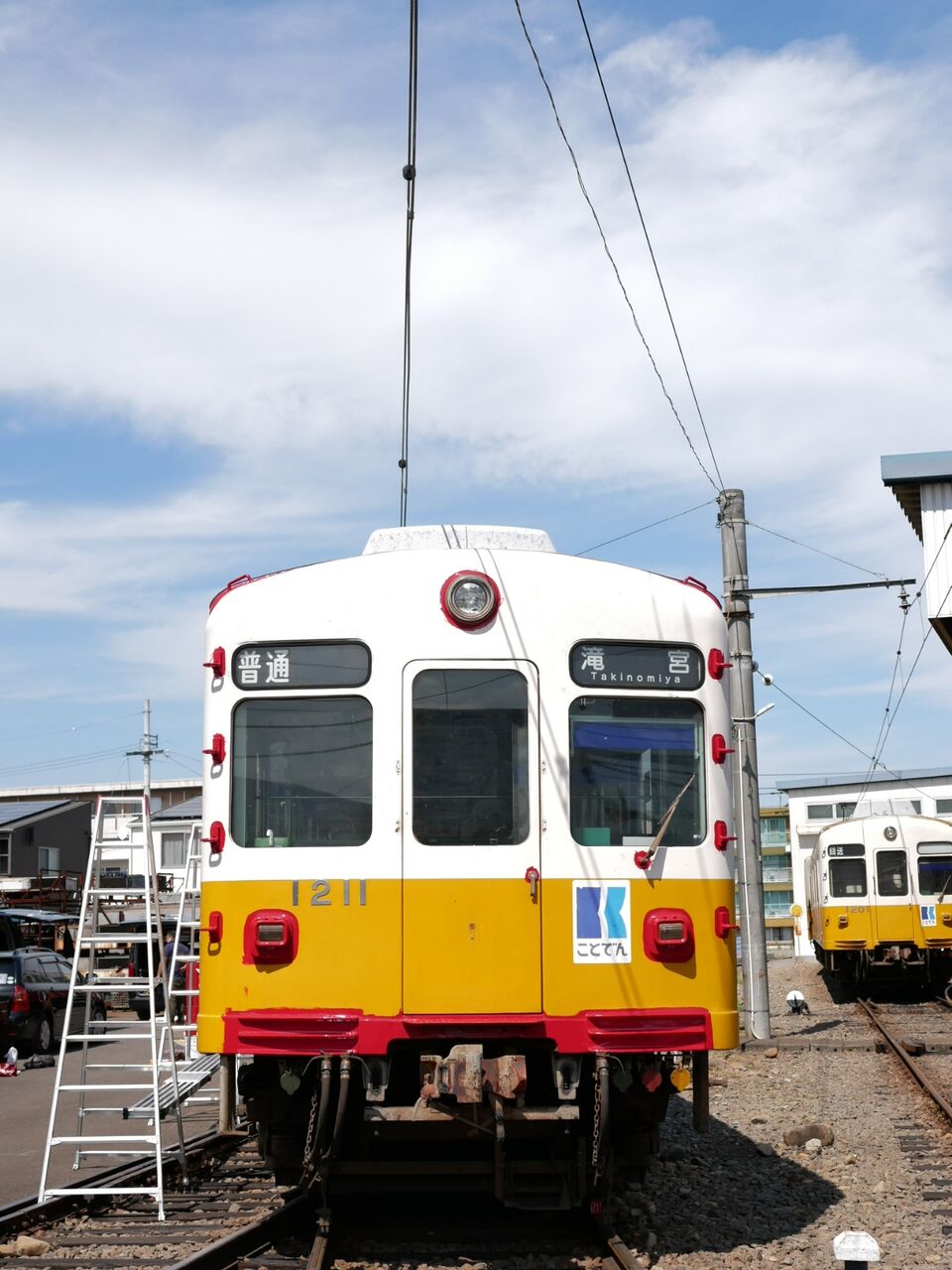 情熱の赤プロジェクト 10形情熱の赤い電車 ラッピング作業 Day 1 ことでん貸切乗車団公式ブログ 情熱の赤プロジェクト 10形情熱の赤い電車 ラッピング作業 Day 1 ことでん貸切乗車団公式ブログ
