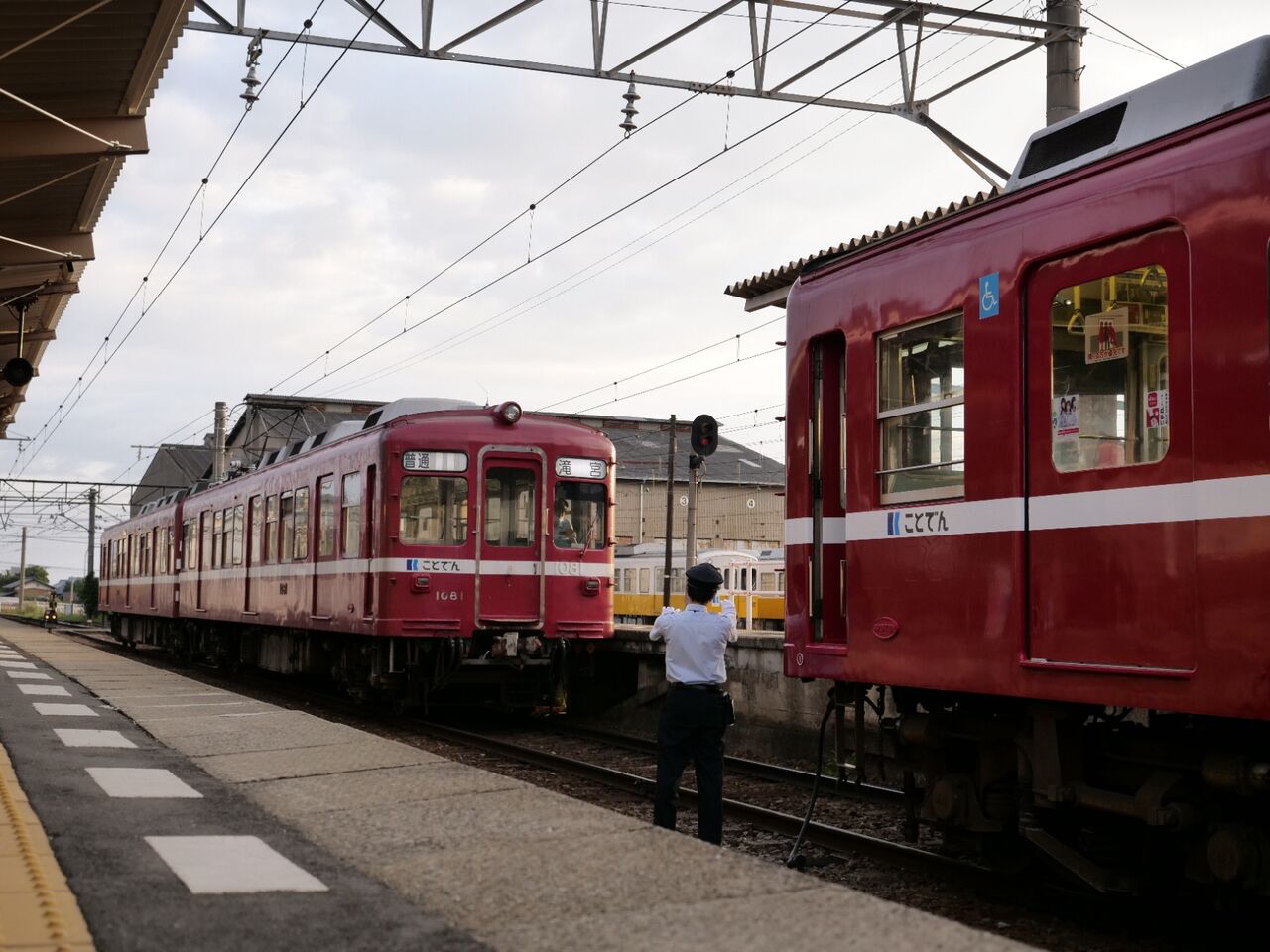 情熱の赤プロジェクト 10形1211編成 情熱の赤い電車 運行開始 ことでん貸切乗車団公式ブログ 情熱の赤プロジェクト 10形1211編成 情熱の赤い電車 運行開始 ことでん貸切乗車団公式ブログ