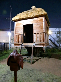 調布市、鬼太郎ひろば choufu_kitarouhiroba-kitarouhouse_night