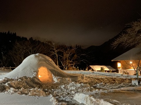 AEC3F466-6C28-47FB-B2C1-DC3EDB8D1C2A