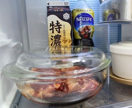 冷蔵庫で仕込中。。