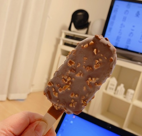 AF1C9EA6-760D-4F13-8F23-70A231651CB1