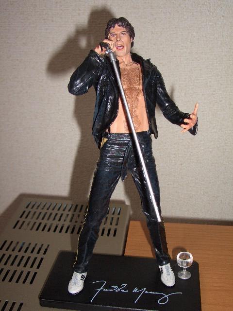 1970年デビュー当時のフレディマーキュリー再現フィギュア