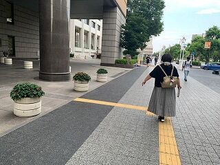 視覚障がい者用誘導用点字ブロック