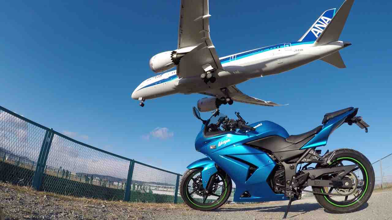 千里川土手に飛行機を見に行こう 伊丹空港 ツーリング バイク カメラのある生活 千里川土手に飛行機を見に行こう 伊丹空港 ツーリング バイク カメラのある生活