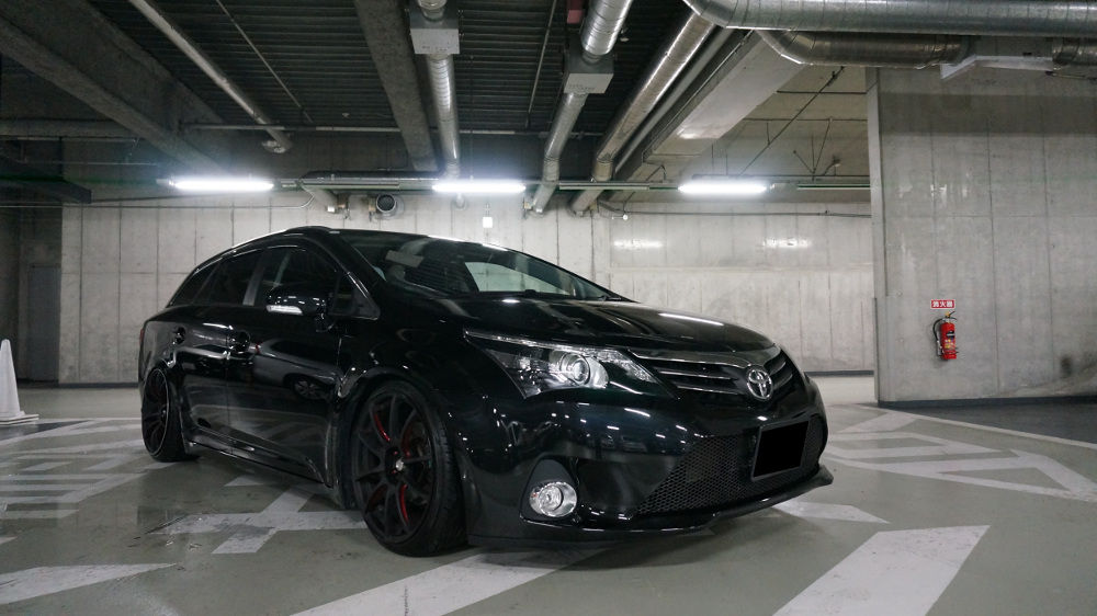 さっくさん トヨタ アベンシスワゴン 秋葉原ｕｄｘ駐車場バイク カーウオッシュ 秋葉原駅前で自動車 バイク洗車いたします