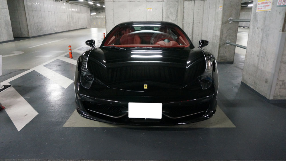 フェラーリ 458イタリア 秋葉原ｕｄｘ駐車場バイク カーウオッシュ 秋葉原駅前で自動車 バイク洗車いたします