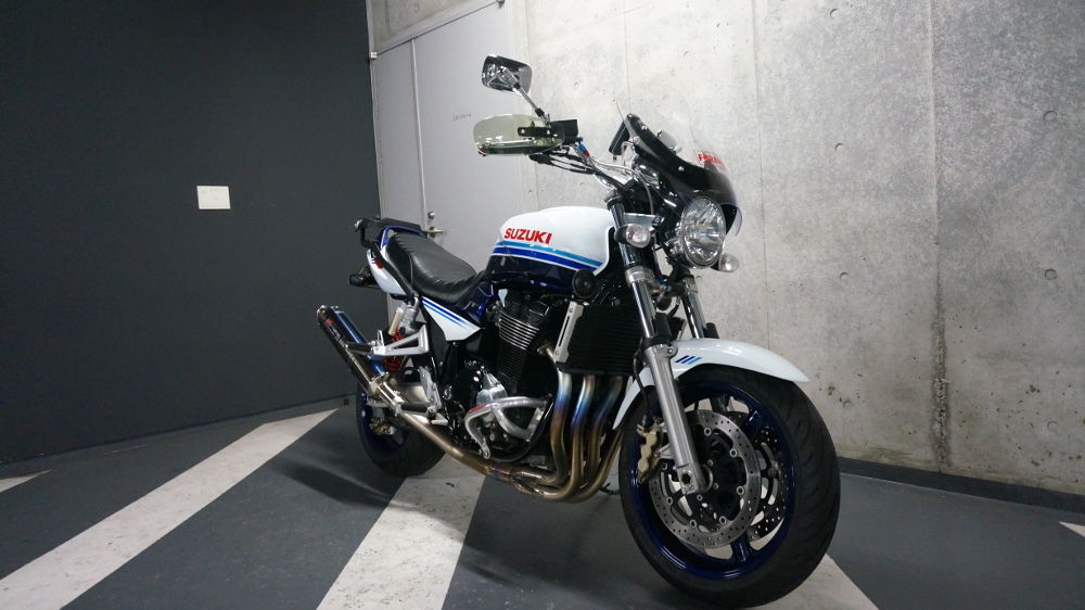 千葉道場さん スズキ Gsx1400 バイク洗車サービス 秋葉原ｕｄｘ駐車場バイク カーウオッシュ 秋葉原駅前で自動車 バイク洗車いたします