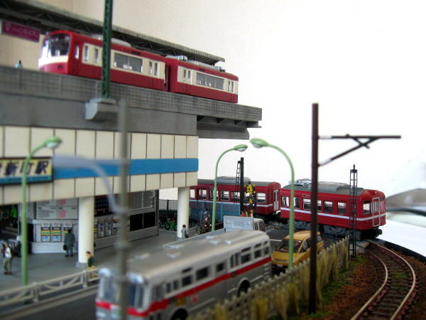 【上品】 Nゲージ鉄道ジオラマ 電車が走る高架下情景 Bトレ車両付き 鉄道模型