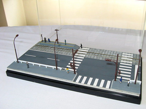 盆ジオ6号…石畳軌道と芝生軌道の欧風Nゲージミニレイアウト