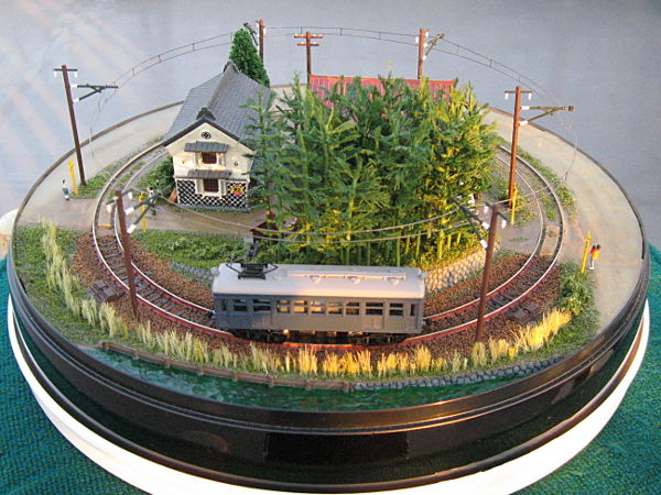 田舎風ミニレイアウト（車両は付属しません） ミニレイアウト