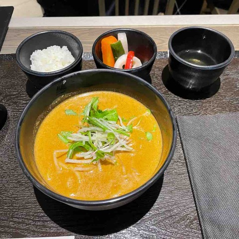 羽田空港のカレーうどん「kuud」