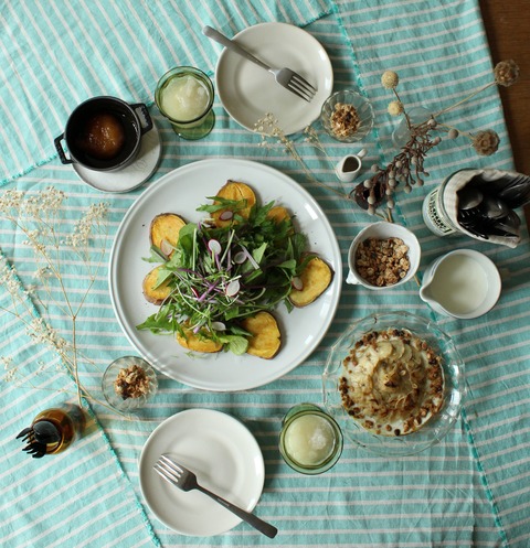 Breakfast : Grilled Potato&Green Salad, Oven Banana&Yogurt with Cinnamon Granola, Coconuts Granola with Milk, Japanese Pear Juice
