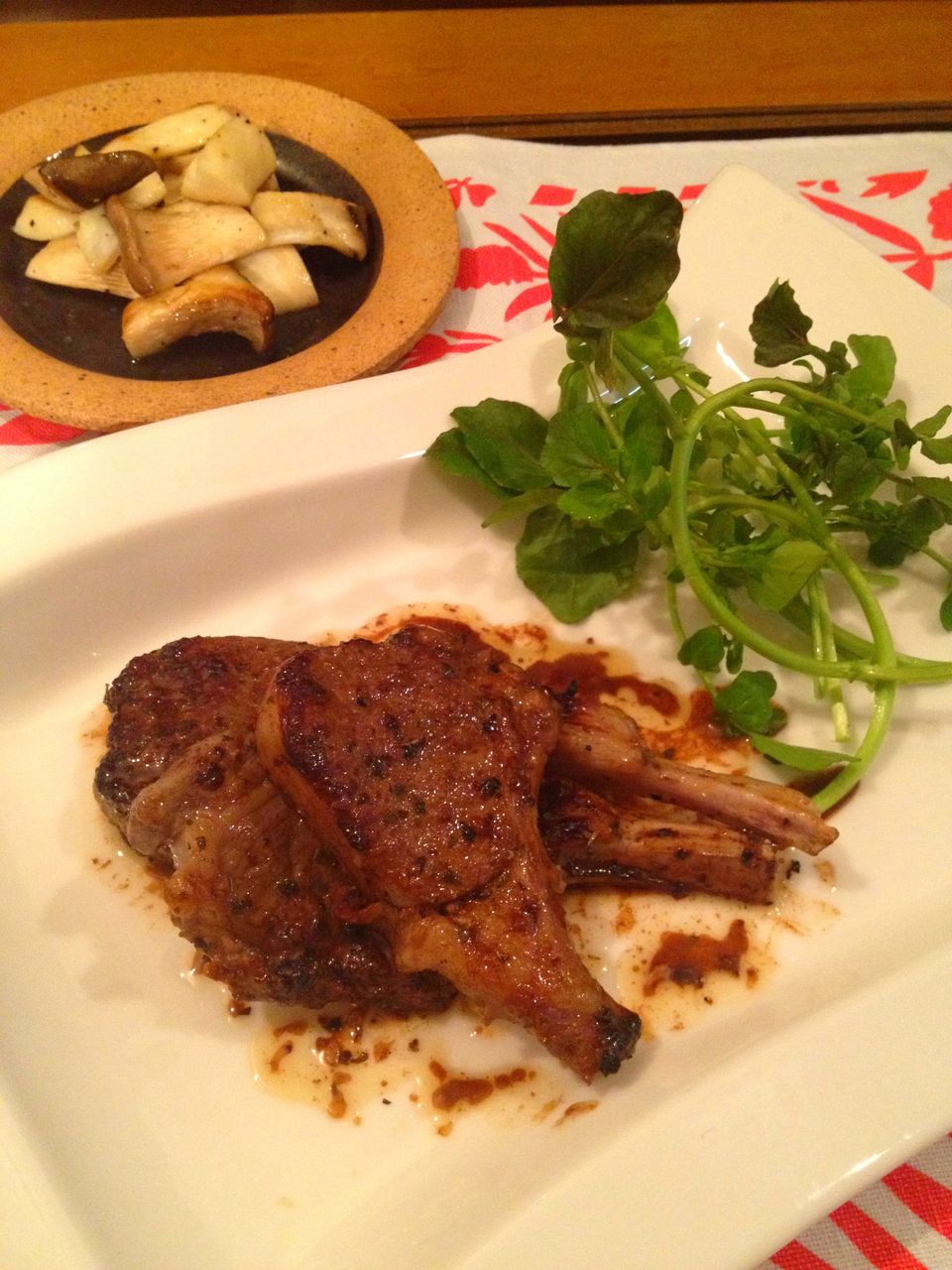 骨 付き ラム 肉 ラムフレンチラック肋骨付きロース塊はラム肉の骨付きおすすめ定番です 骨 付き ラム 肉 ラムフレンチラック肋骨付きロース塊はラム肉の骨付きおすすめ定番です