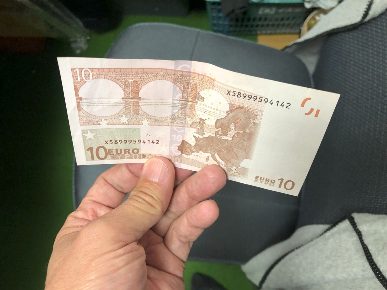 古い財布から出てきた痛んだユーロ紙幣を街の両替機で両替できるのか？（やってみた）結果は。。。 : 斜面防災設計【上岡地盤防災】（技術士事務所）blog  ”個人事業主の醍醐味”を想う