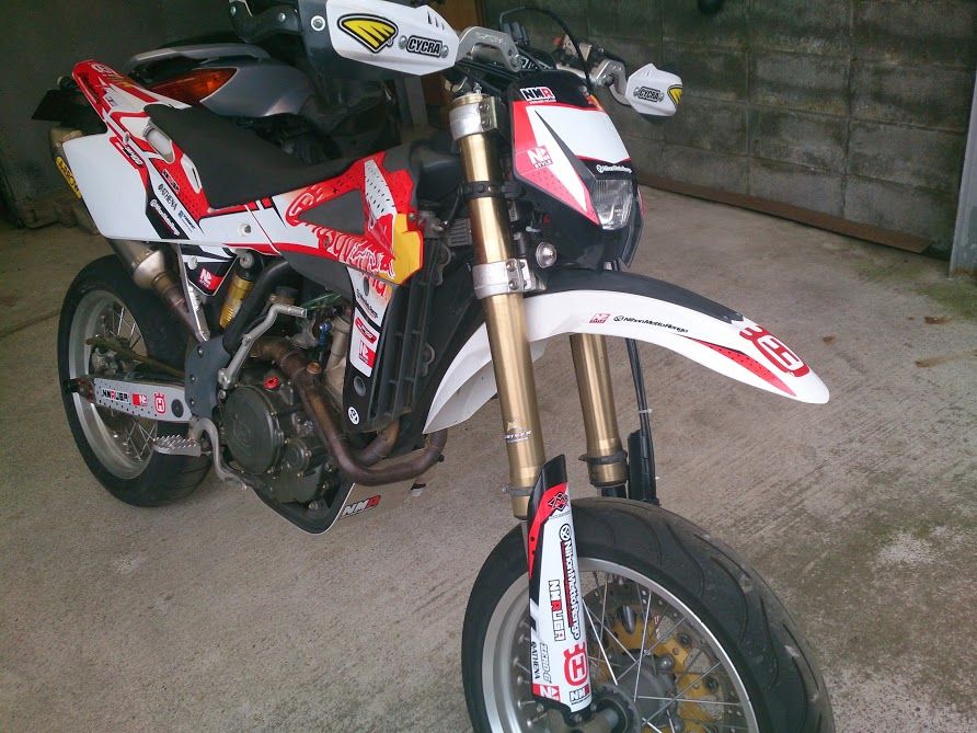 No SuperMoto, No LIFE!
カテゴリ:
ハスクバーナ
そういえば、ハスク売っちゃいました~ハスクバーナは、どうなる?新しく衣変え!ハスクバーナにデカールを貼りつけ!レース三昧www その3